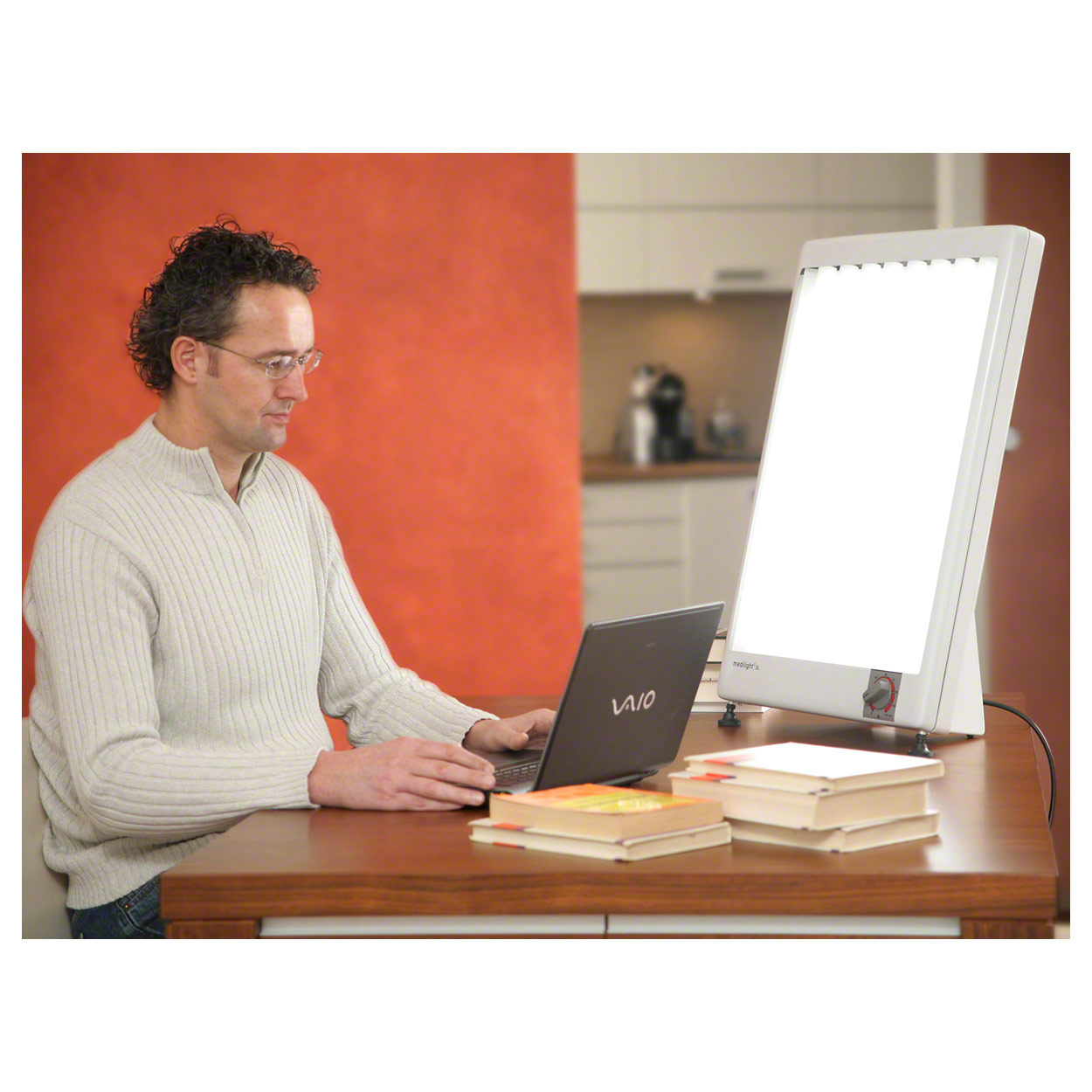 Medilight Lichttherapiegerät DL 272<br> HxBxT 54x42x22 cm