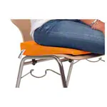 Abbildung zeigt Sitzkeilkissen VB 120 mit Kunstlederbezug, 38x38x7/1 cm