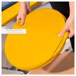 Abbildung zeigt Sitzkissen mit Kunstlederbezug und rutschhemmender Unterseite, � 36 cm