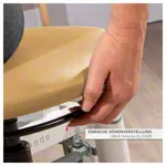 Abbildung zeigt Drehhocker Standard mit Polster und Gleitern