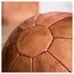 Abbildung zeigt ARTZT Vintage Series Medizinball aus Leder, 1 kg