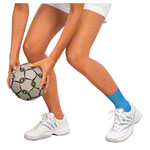 Abbildung zeigt Leukotape Classic, 10 m x 3,75 cm, blau, 12 Stück
