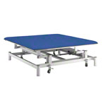 Bobathliege Grand Comfort mit Radhebesystem