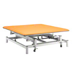Bobathliege Grand Comfort mit Radhebesystem