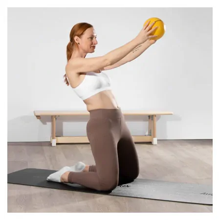 Schaumstoffball beschichtet,  16 cm, gelb