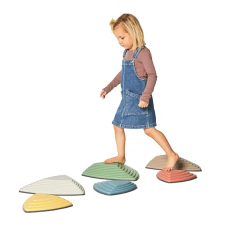 Gonge Spielkreisel Mini Top, Nordic + Fluss-Steine, 3x gro + 3x klein, Nordic, Set 7-tlg.