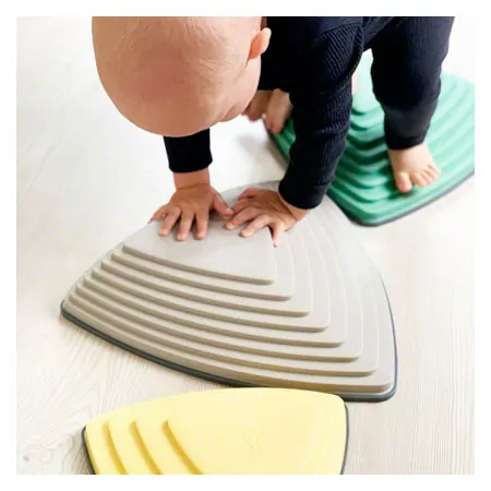Gonge Spielkreisel Mini Top, Nordic + Fluss-Steine, 3x gro + 3x klein, Nordic, Set 7-tlg.